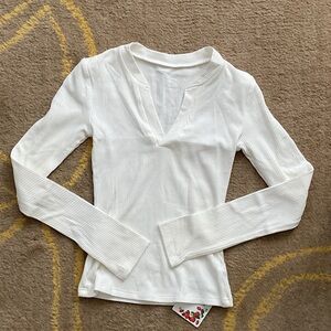 Elegant White V-Neck Ribbed Top